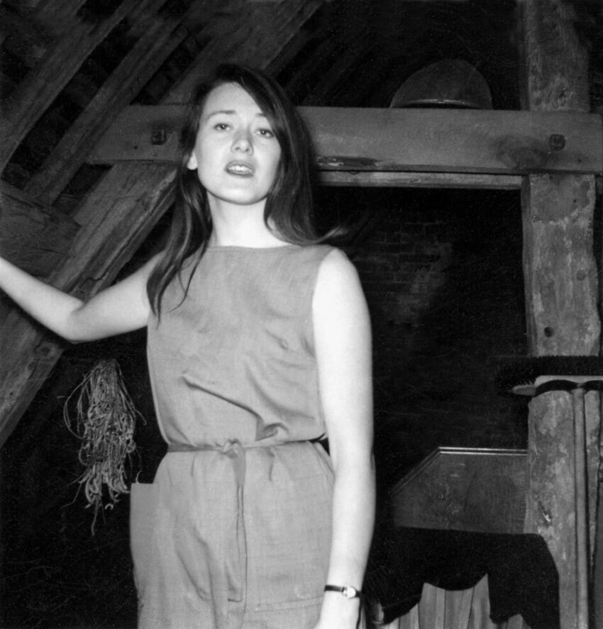 Black-and-white photo of Annie Ernaux at age twenty-two